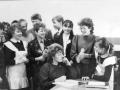 Команда математиков с молодыми наставниками после боя. 1986 год